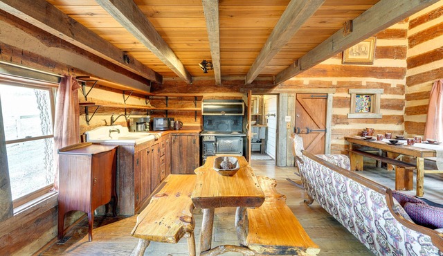 Historic Jonesborough Cabin w/Fire Pit & Grill!