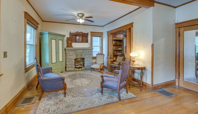 Historic Kansas City Home, 1 Mi to Kessler Park!