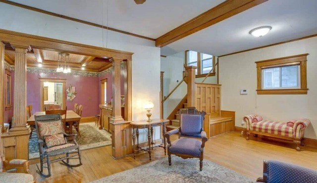 Historic KC Home: 4BR, Free Parking & Arcade Game