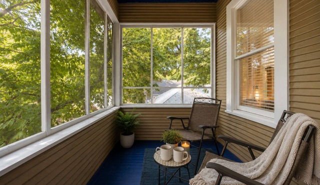 Historic King William Gem Walk to Dining & Coffee