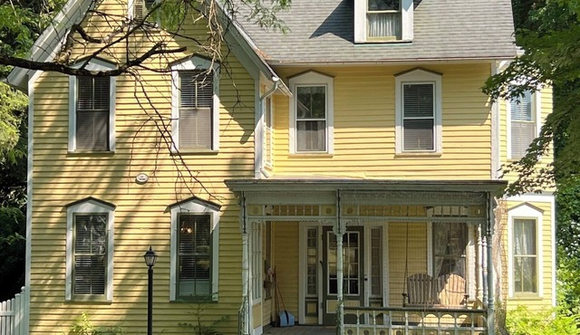Historic Kugler Cottage, built 1871, Charming 5-Bedroom Stay