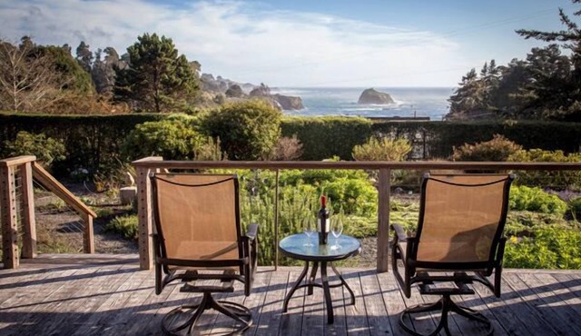 Historic La Bella Vista - Walk to Van Damme State Park Beach!