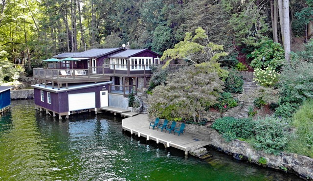 Historic Lake Front Home - Fire Pit, Large Boathouse Deck, Kayaks