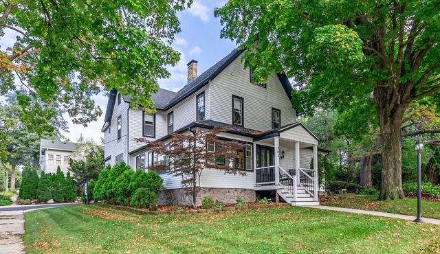 Historic Lake Geneva 🏡. Walk 2 Everything! IN THE HEART OF DOWNTOWN! nnnn