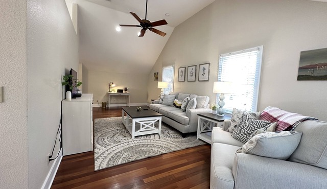 Historic lakefront guesthouse