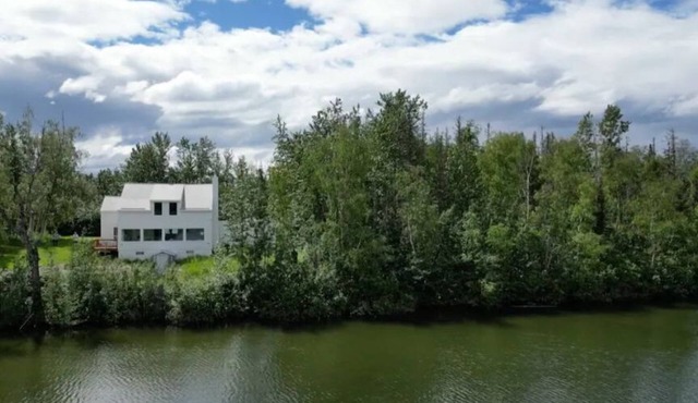 Historic Lakeside Scandinavian Farmhouse
