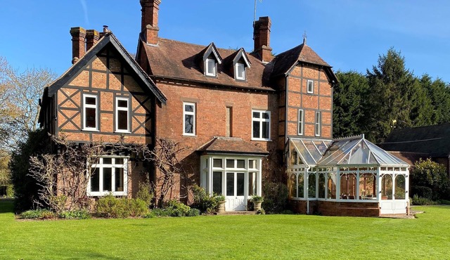 Historic large house set within beautiful gardens