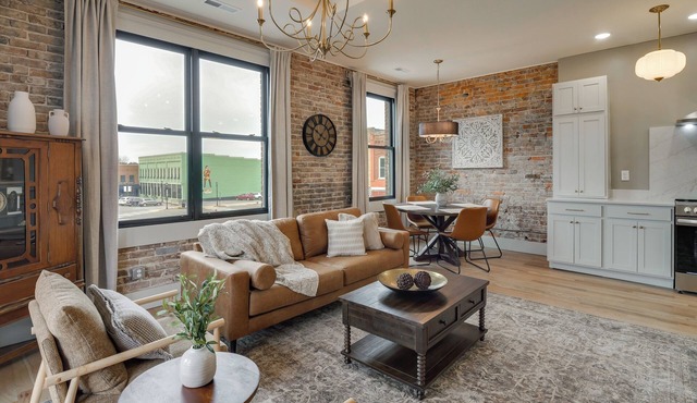 Historic Lawrenceburg Loft: Balcony + Square Views