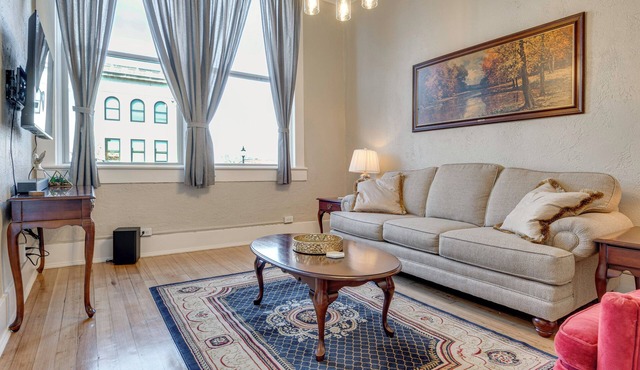 Historic Lebanon Gem: Central Walkable Location!