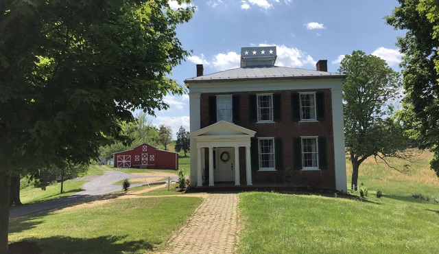 Historic Lexington Getaway - Blue Ridge Views- Ideal for Families & Pets