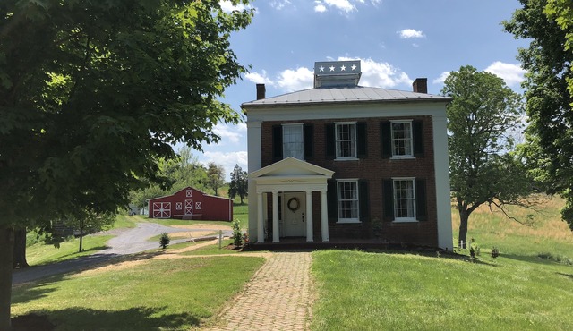 Historic Lexington Retreat - 5BR on Acres- Perfect for Families, Friends & Pets