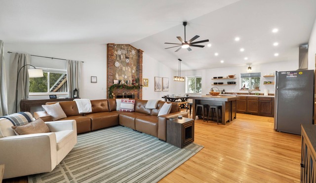 Historic Lodge Sleeps 10 Private Trails