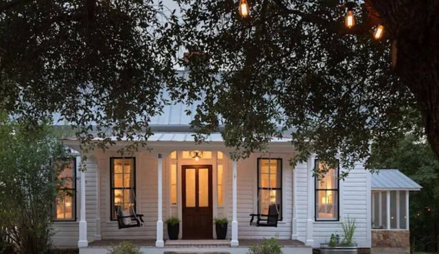 Historic Lodging on Outer Banks of Llano River, Steps to Historic Main Street