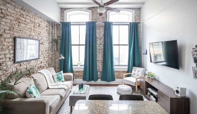 Historic loft in the shopping center of downtown Savannah