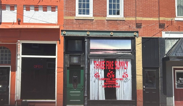 Historic loft next to restaurant, tavern, and shopping right outside your door!