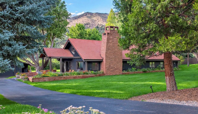 Historic Log Cabin- Downtown Basalt, Aspen Skiing Nearby, Gold Medal Fishing