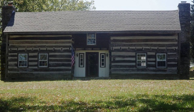 Historic Log Cabin - Farm - Near RRG and Lex. Winter retreat rates available