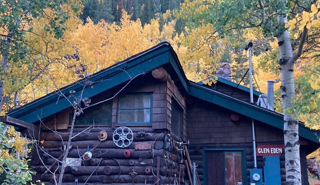 Historic Log Cabin in Eldora! 10 minutes to Ski Area!