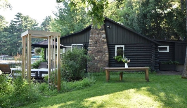 Historic Log Cabin on Miner Lake - Chain O' Lakes