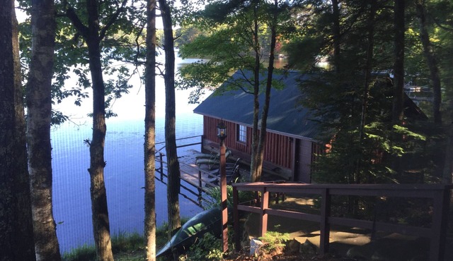 Historic Log Lodge on Quiet Lake