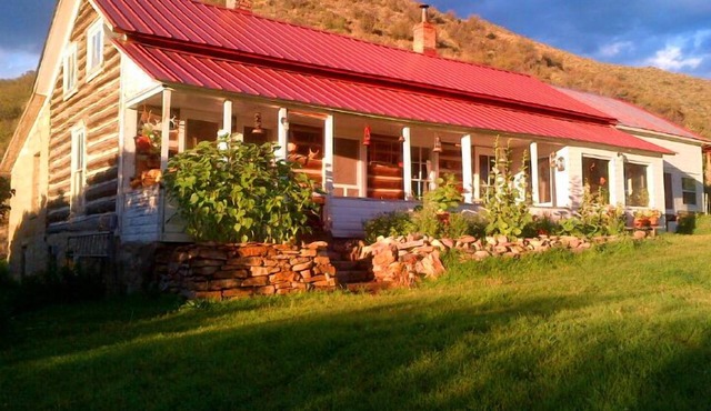 Historic Log Ranch-House Joining 1000's of Acres of Public Land
