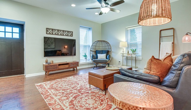 Historic Loveland Apt: Walk to Little Miami River!