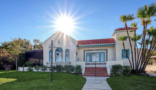 Historic & Lovely - Huge Backyard, Mother-In-Law Apt out back!