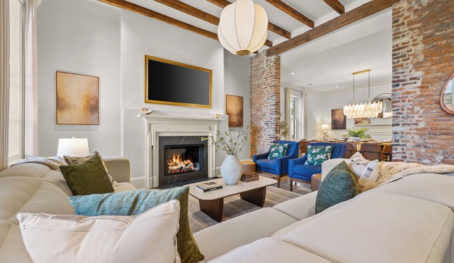 Historic Luxe Retreat Sauna/Cold Plunge/Hot Tub/Walkable