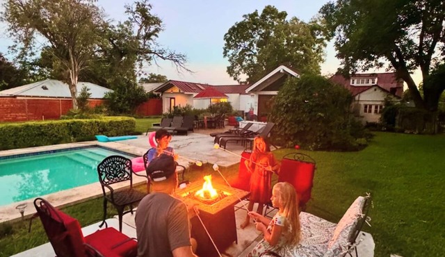 Historic Luxury Estate - Heated Pool, Hot Tub, Fire Pit & Pool Table for 13