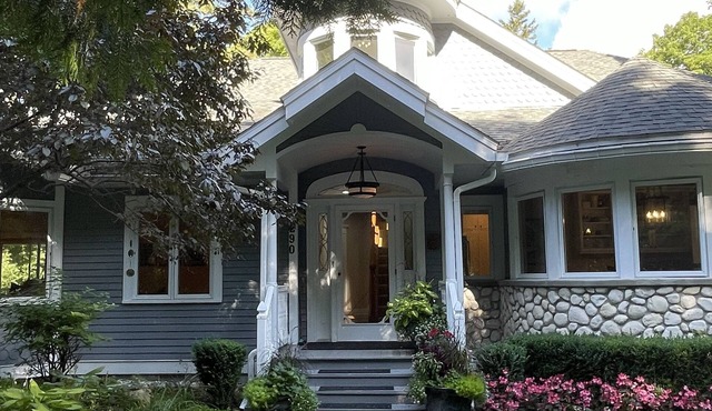 Historic Mackinac Island Cottage