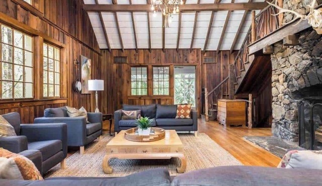 Historic Macon Luxury Lodge with updated decor