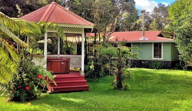 Historic Maid's Quarters Cottage in Volcano Village