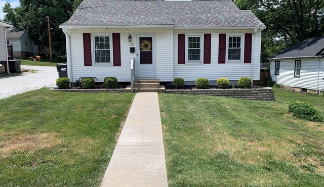 Historic Main Street Cottage