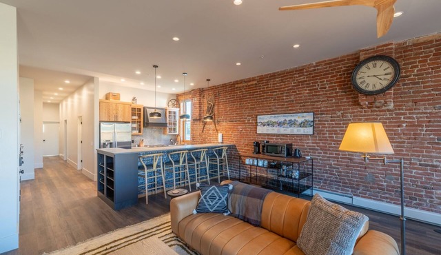 Historic Main Street Loft- 2nd Floor