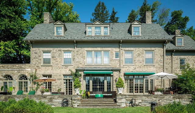 Historic Mainline 8 bdrm, 3 story Mansion, pool, basketball, badminton and more