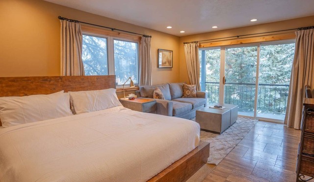 Historic Mainstreet Park City - Junior Suite #44 - Cleaning fees included!