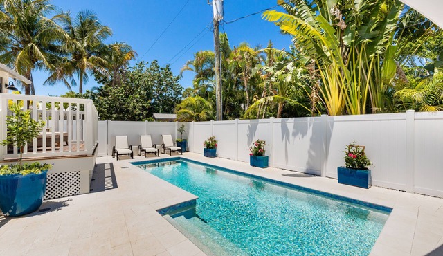 Historic MamaDear House, Boca Grande Island w/private pool, 5min stroll to beach