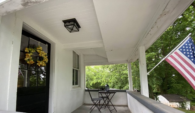 Historic Manor Circa “1855” Private Apartment Entrance with Full Kitchen