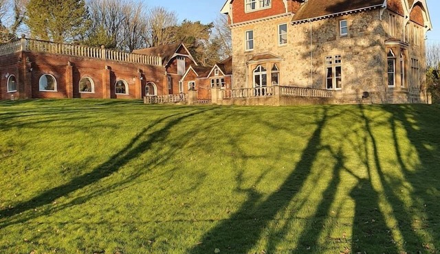 Historic Manor House - Sleeps 16 - Pool & Hot Tub