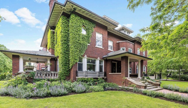 Historic Manor House Private Guest Suite Evanston