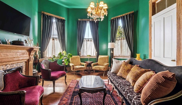 Historic Manor, Steps from French Quarter 9br/3ba