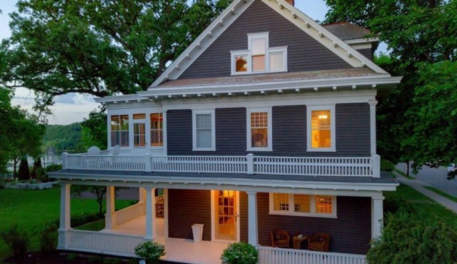 HISTORIC MANSION, DOWNTOWN, WALKABLE, COLONIAL REVIVAL