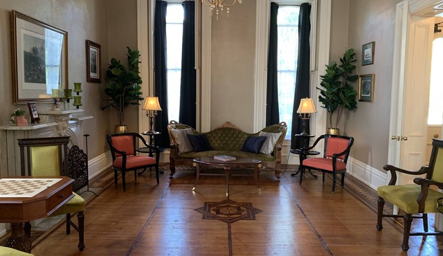Historic Mansion, Minutes from Downtown