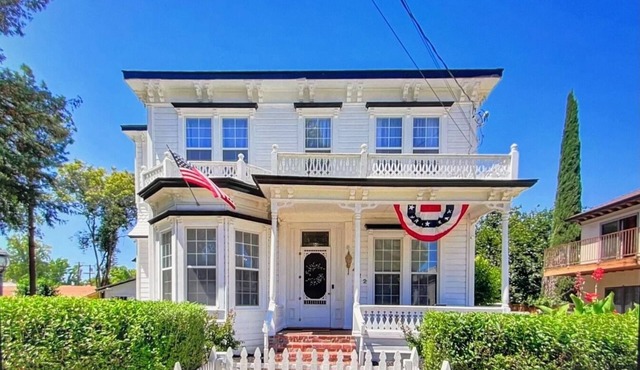 Historic Mansion near downtown