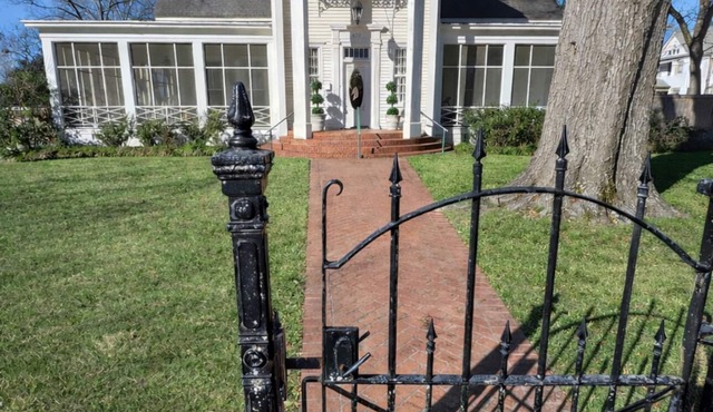 Historic Mansion Stay Near SAU & Square