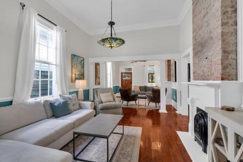 Historic Marigny home w arcade & patio