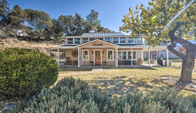 Historic Mariposa Stagecoach Stop w/Gas Fire Pit!