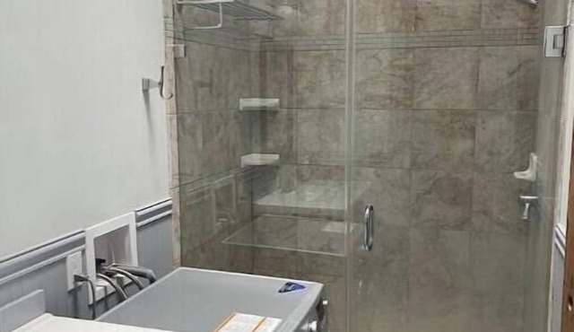 Historic Market St Apartment