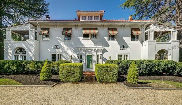 Historic Marshall house w/3 King sized beds, 11 total beds & saltwater Pool