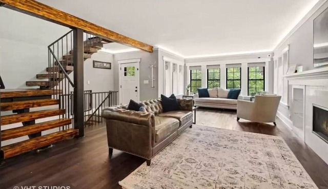 Historic Masterpiece Home in Ravenswood Manor